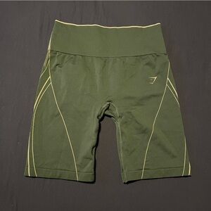 Gymshark Apex Seamless High Rise Shorts in Obsidian Green/ Cucumber Green Size M